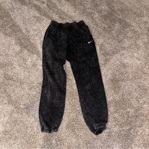 Nike women’s dark gray washed sweatpants